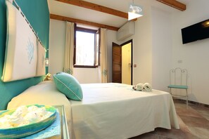Deluxe Double or Twin Room, Ensuite (Corallo) | Desk, soundproofing, iron/ironing board, free WiFi - Palau De Rosa (Alghero)