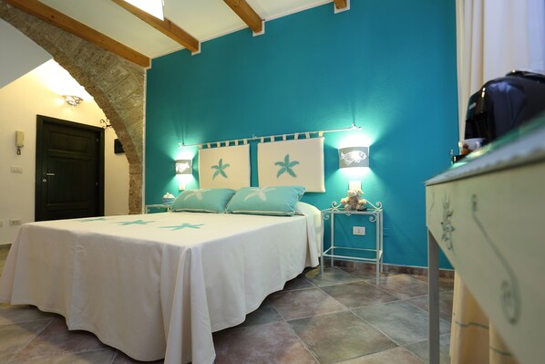 Chambre Deluxe Double ou avec lits jumeaux, salle de bains attenante (Stella Marina) | Bureau, chambres insonorisées, fer et planche à repasser, Wi-Fi gratuit