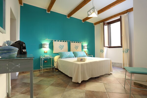 Deluxe Double or Twin Room, Ensuite (Corallo) | Desk, soundproofing, iron/ironing board, free WiFi