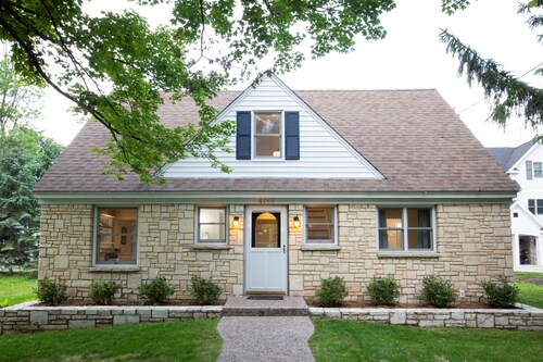 Centrally Located DoCo Oasis