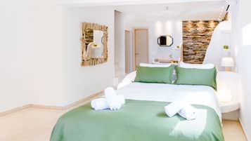 7 sovrum, värdeförvaringsskåp på rummet och skrivbord