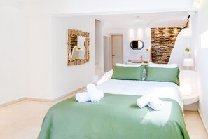 7 bedrooms, in-room safe, desk, iron/ironing board - Luxury 6 Bedroom Villa, Family-friendly, 45 m2 Private Heated Pool, Jacuzzi (Vathianos Kampos)