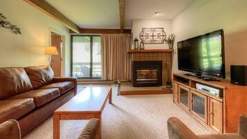 Flat-screen TV, fireplace, DVD player, stereo