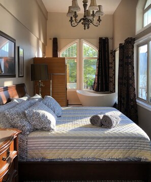 3 habitaciones, tabla de planchar con plancha, wifi y ropa de cama