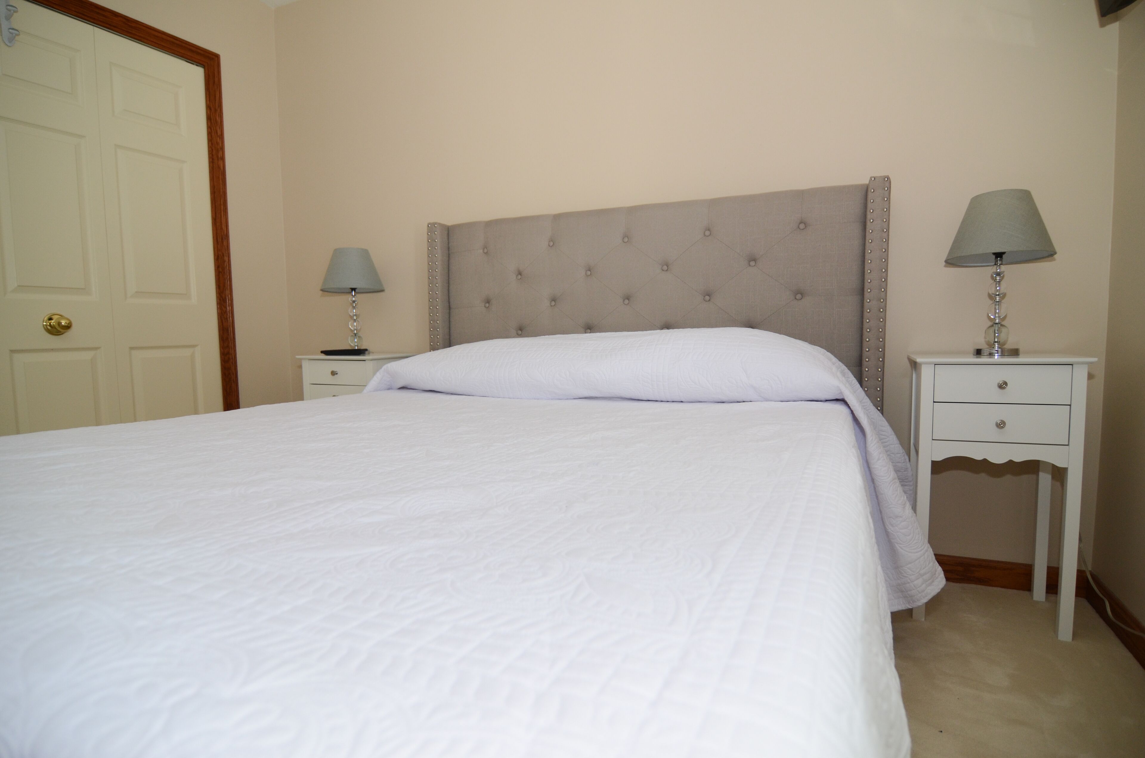 Third Queen bed Second-floor bedroom