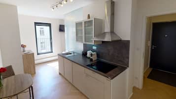 Fridge, stovetop, coffee/tea maker, electric kettle