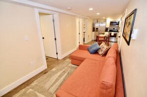 Tv, dvd-afspiller, bøger, videobibliotek