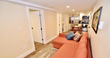 Modern Suite Nearby Convention Center (2bd, 1bth)