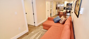 Modern Suite Nearby Convention Center (2bd, 1bth)