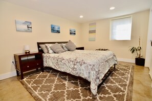 2 bedrooms, iron/ironing board, WiFi, bed sheets - Modern Suite Nearby Convention Center (2bd, 1bth) (Portland)