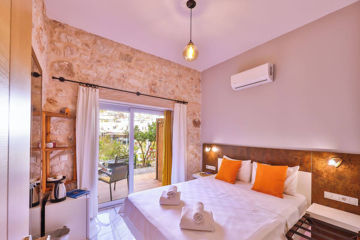 Double Room, Balcony | WiFi (free), individually furnished, bed sheets