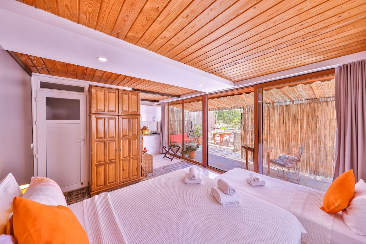 Monolocale Superior, terrazzo, vista montagna | Con arredamento individuale, Wi-Fi gratuito, lenzuola