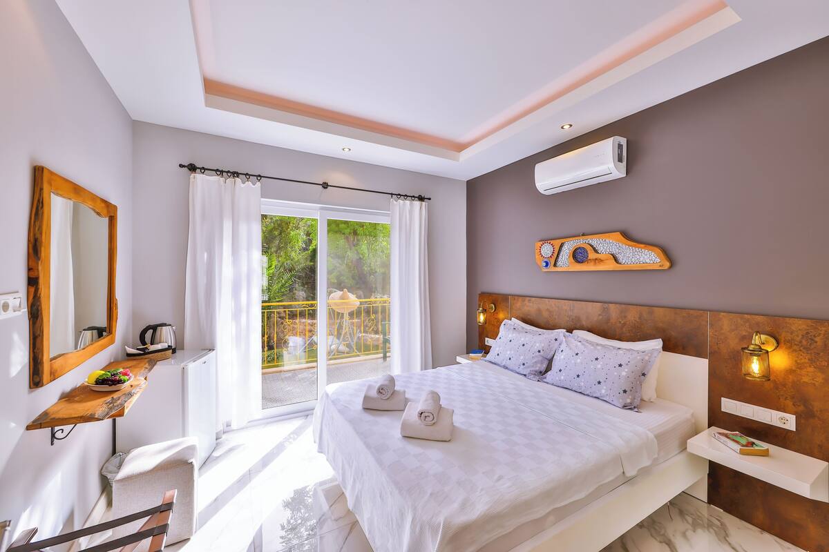 Comfort Double Room, Balcony | WiFi (free), individually furnished, bed sheets