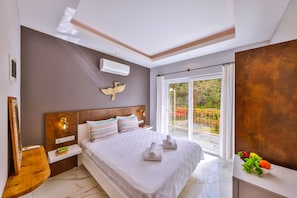 Comfort Double Room, Balcony | Individually furnished, free WiFi, bed sheets