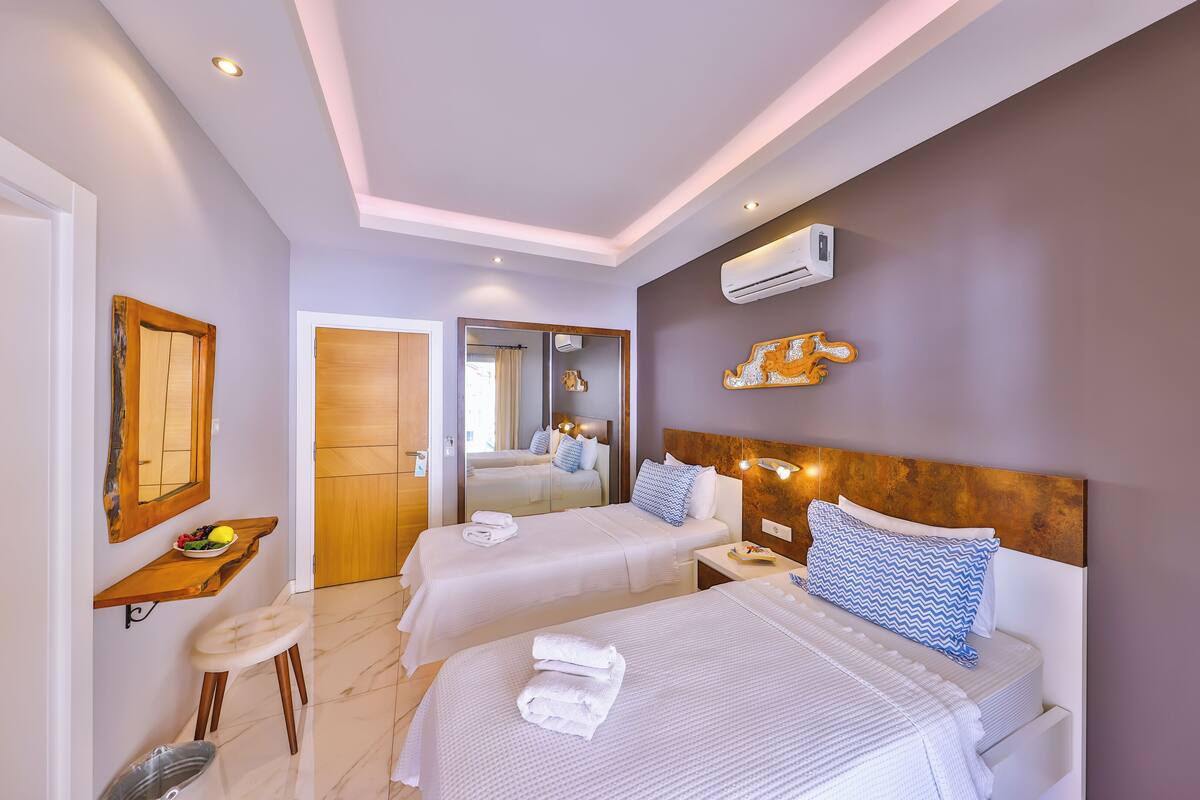 Comfort Twin Room, Balcony | WiFi (free), individually furnished, bed sheets