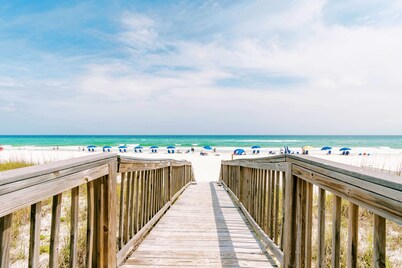 Sunset Serenade-Gulf Front Unit with Community Pool