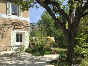 Outdoor dining - Charming riverside house (Roaix)