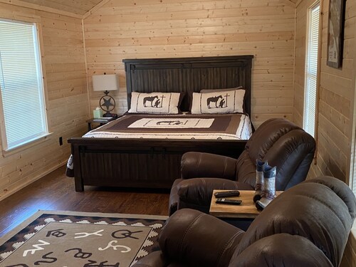 1 Bedroom Cabin w/Two Recliners Cabin 7 