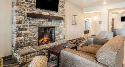 Cobblestone Hotel & Suites - Newport