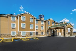 Vista frontal de la propiedad