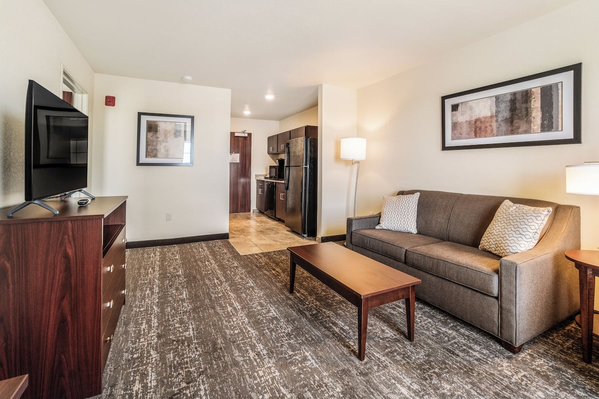 1 bedroom, in-room safe, desk, laptop workspace