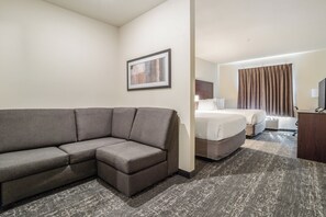 In-room safe, desk, laptop workspace, iron/ironing board - Cobblestone Hotel & Suites - Newport (Newport)