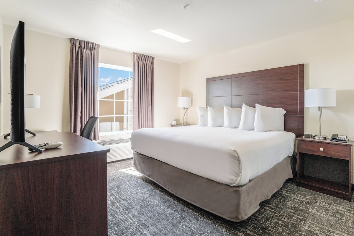 1 bedroom, in-room safe, desk, laptop workspace