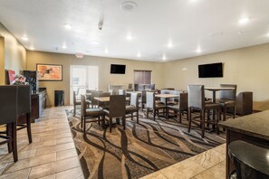 Lounge - Cobblestone Hotel & Suites - Newport (Newport)