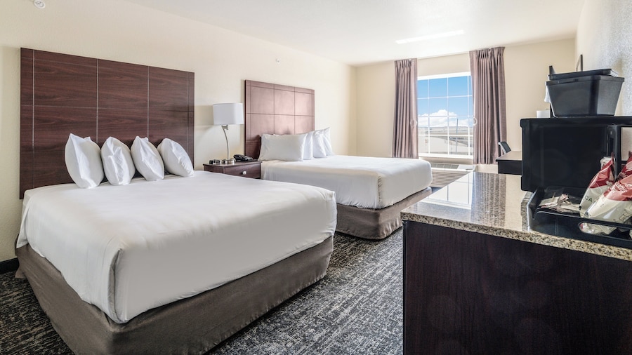 Cobblestone Hotel & Suites - Newport
