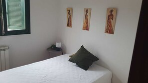 5 bedrooms, iron/ironing board, travel cot, free WiFi