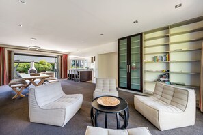 Game room - Large Luxury Lakefront Home. (Wanaka)
