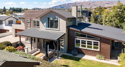 Large Luxury Lakefront Home.