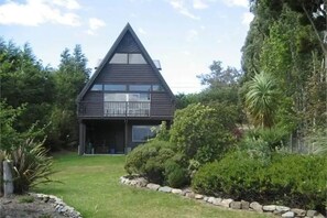 Exterior - Prime positioned Lake House in Stunning Lake Hawea! (15 minutes to Wanaka) (Wanaka)