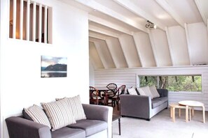 Fireplace - Prime positioned Lake House in Stunning Lake Hawea! (15 minutes to Wanaka) (Wanaka)