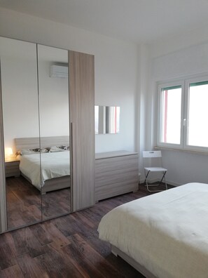 2 chambres, fer et planche à repasser, Wi-Fi, draps fournis