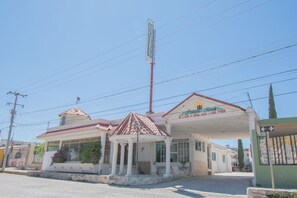 ด้านหน้าที่พัก