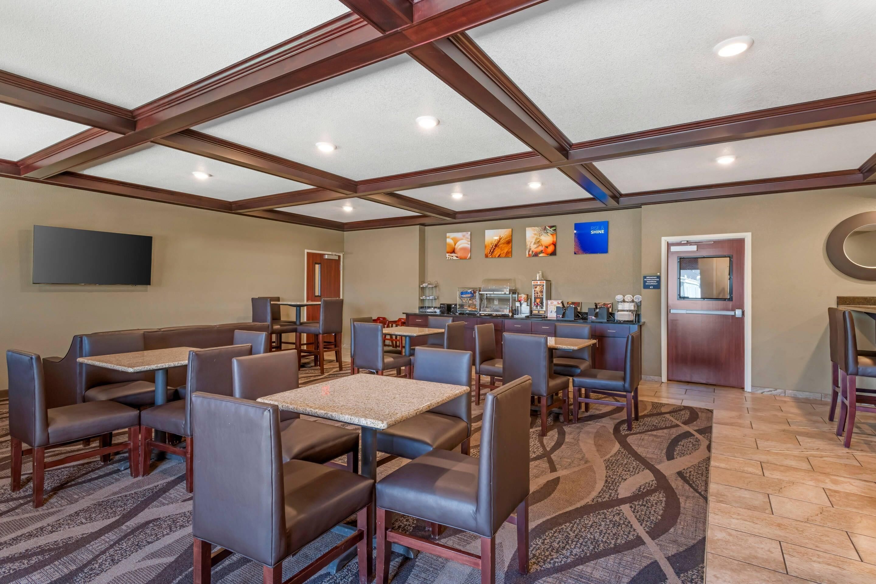 Café da manhã self-service grátis todos os dias