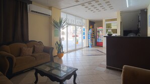 Lobby sitting area - Hotel Maria Elena Tampico (Ciudad Madero)