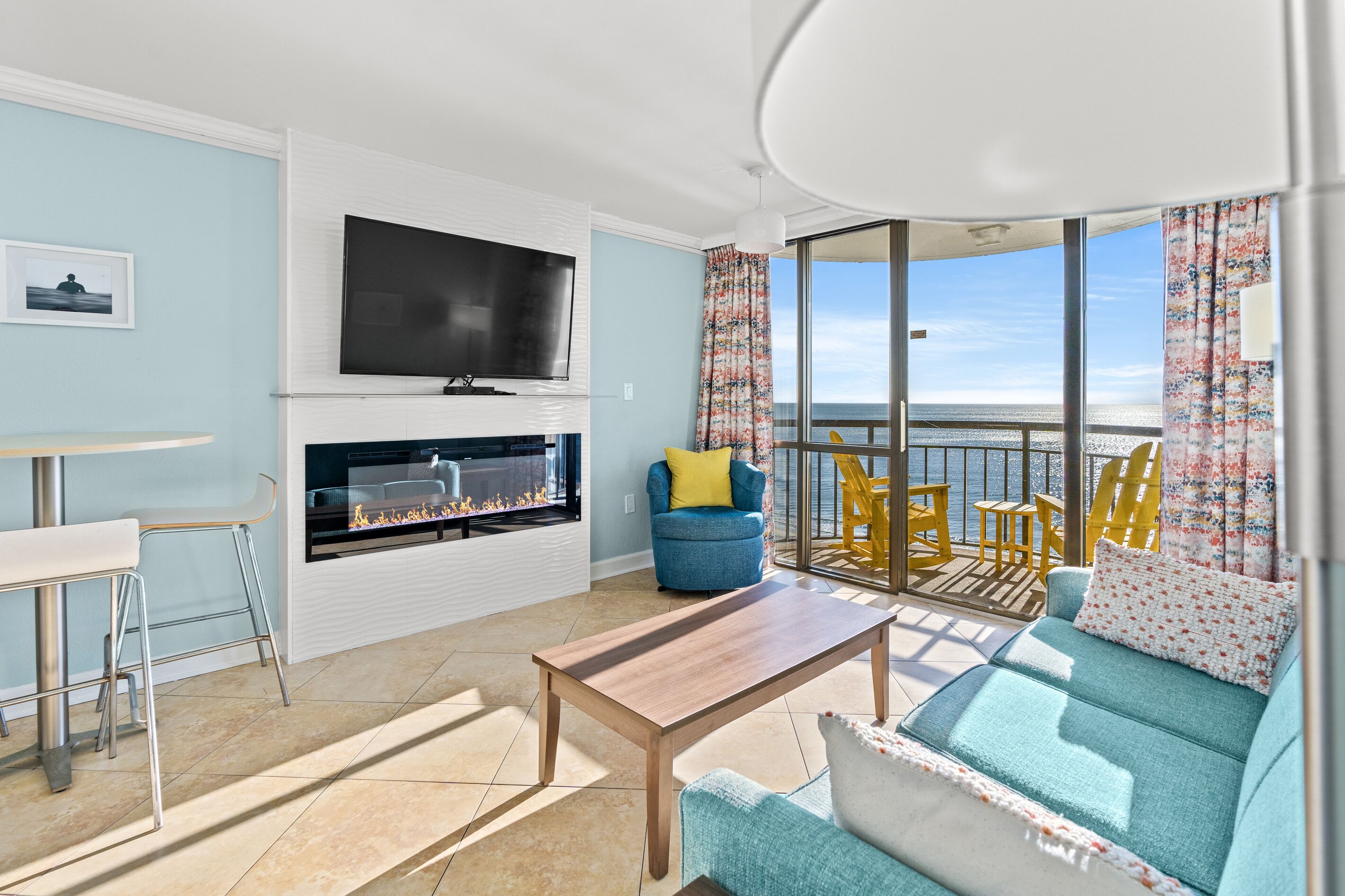 Smart TV, fireplace