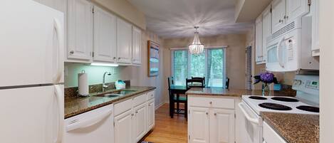 Refrigerador, microondas, horno, placa de cocina