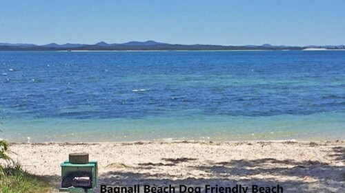 Away Nelson Bay, 29 Wollomi Ave - Spacious family home with water views, pet friendly, Wifi & aircon