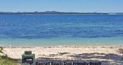 Away Nelson Bay, 29 Wollomi Ave - Spacious family home with water views, pet friendly, Wifi & aircon