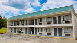 Exterior - Bonaire Motel (Hendersonville)