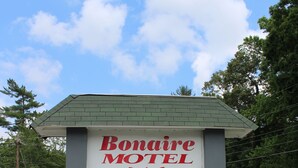 Exterior - Bonaire Motel (Hendersonville)