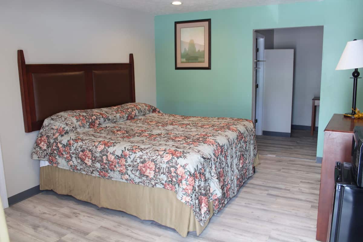 Junior Room, 1 King Bed, Smoking