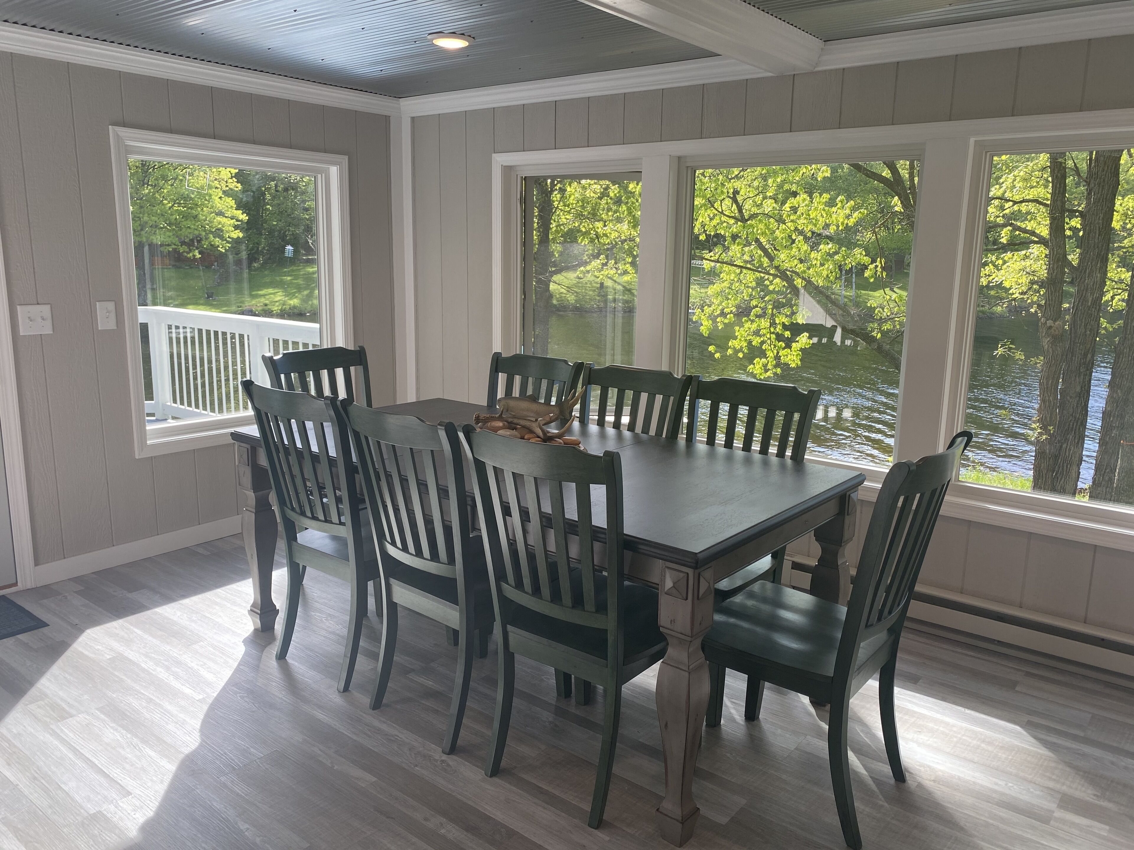 Private home on beautiful Nelson Lake, Pontoon included!