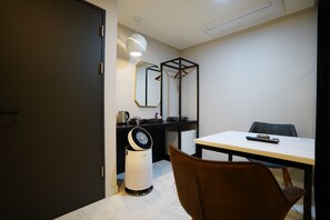 Chăn bông, nệm cao su hoạt tính (memory foam), màn/rèm cản sáng 