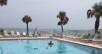 Direct Oceanfront 1/1 king first floor, oceanfront Patio, pool beach steps away.