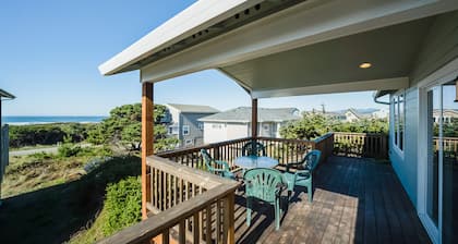 Coastal cottage with stunning ocean views & private gas grill - dogs welcome