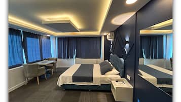 Minibar, desk, free WiFi, bed sheets